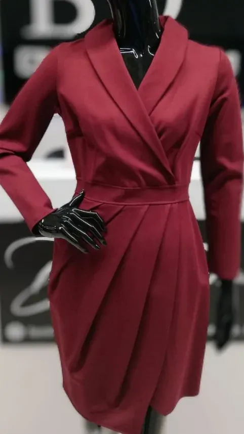 Šaty bordó elastické se sponou