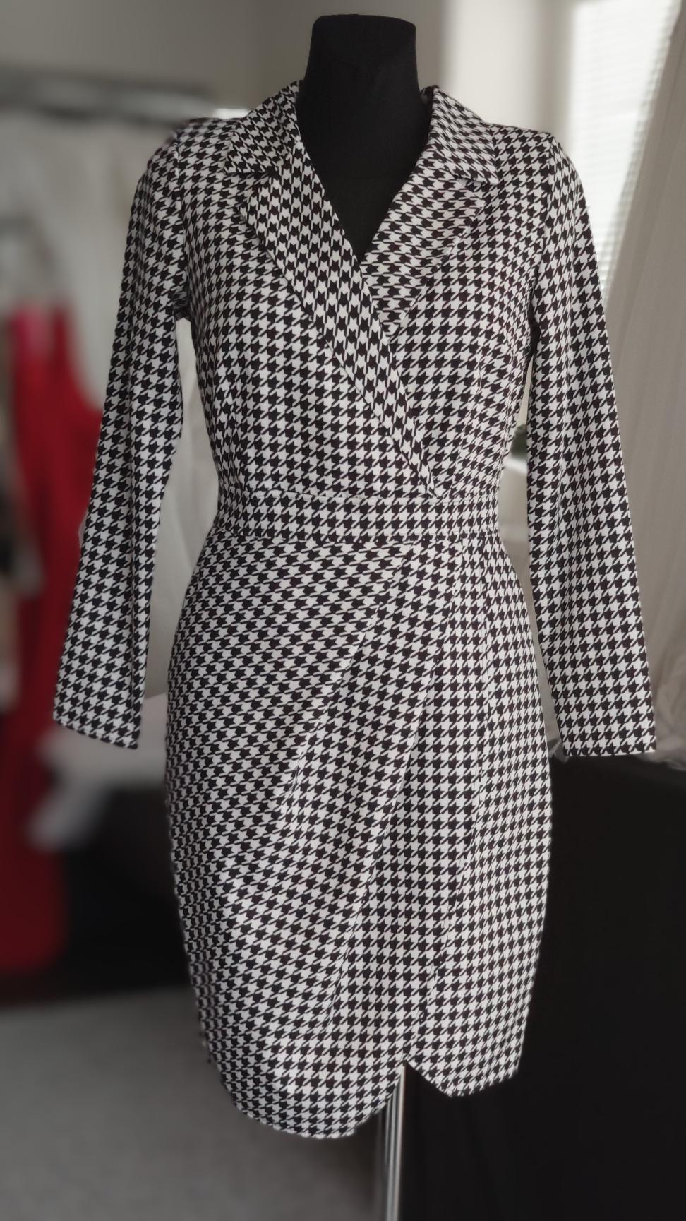 Šaty pepitko s fazónou