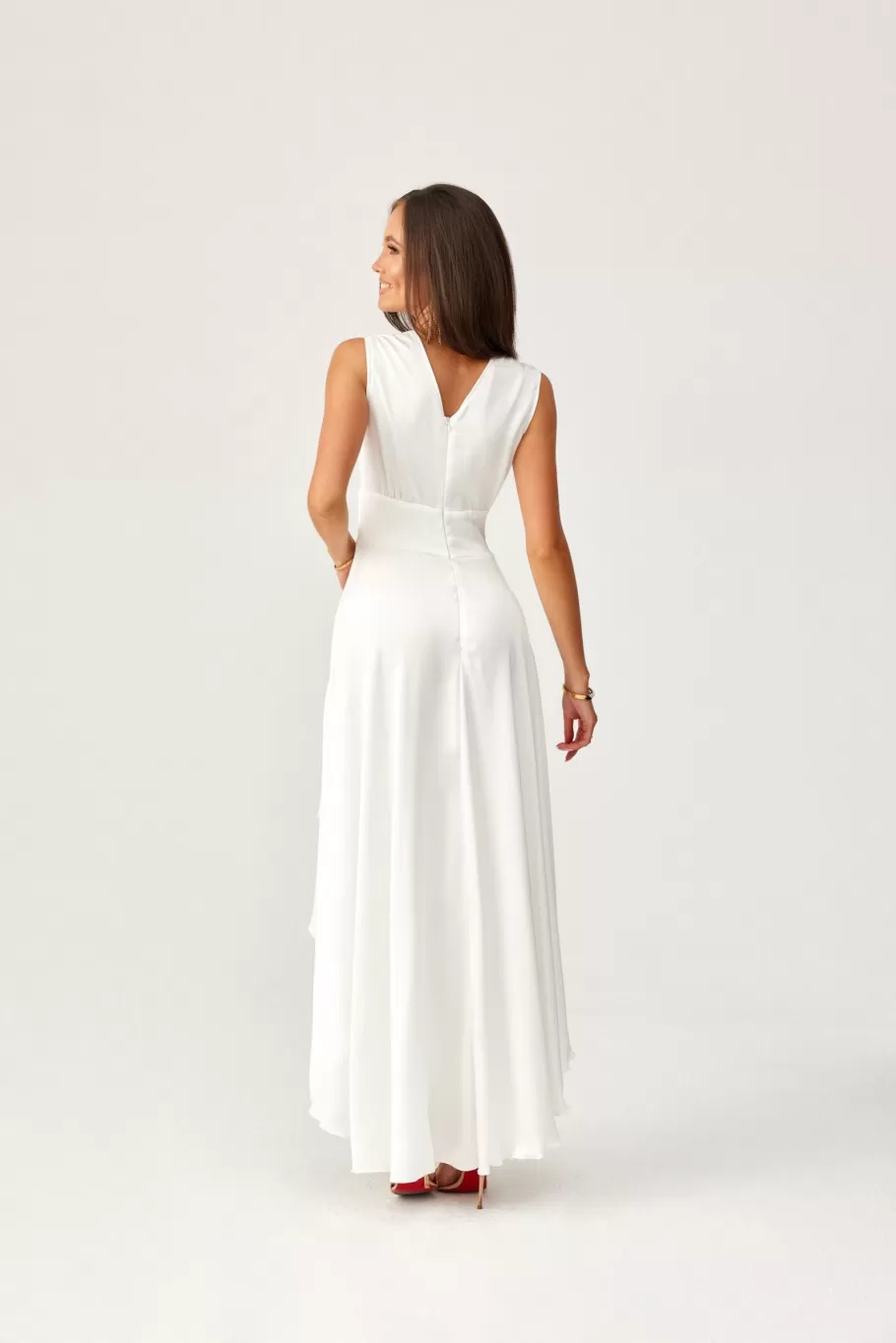 Saténové svatební šaty