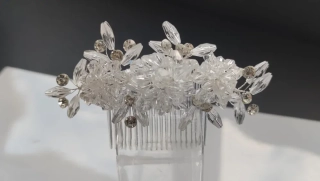 Ozdoba do vlasů na hřebínku se šatony 3